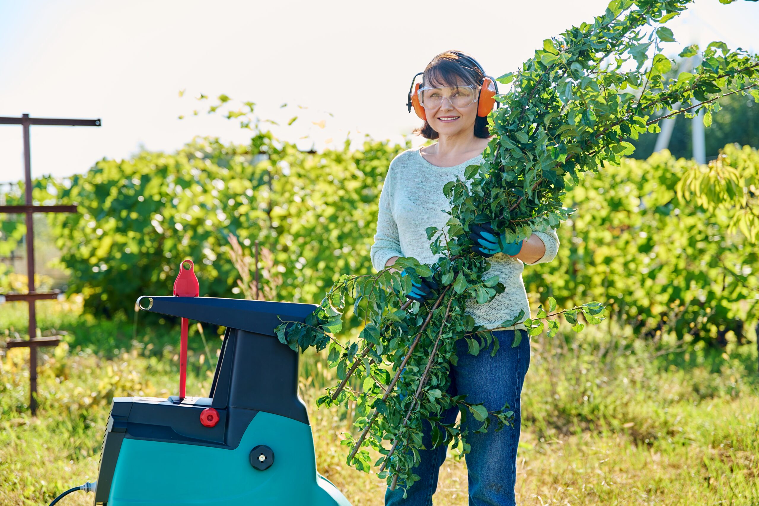 Kvinde bruger sin flishugger.